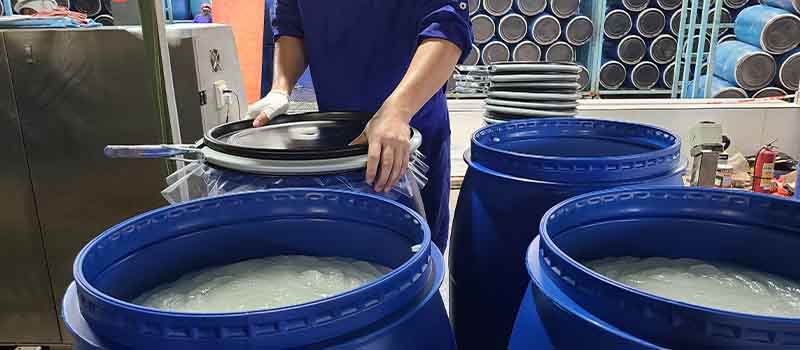 Sodium lauryl ether sulfate SLES 70 packed in 170kg plastic drums and 1000kg IBC tanks"